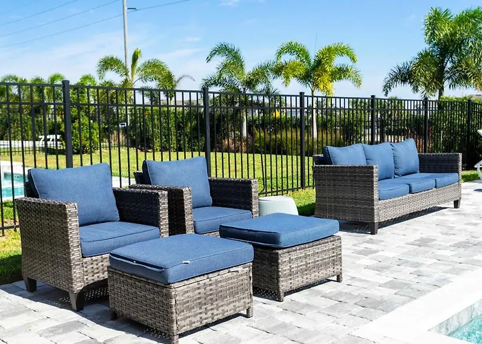 Beatiful Single Home With Private Pool